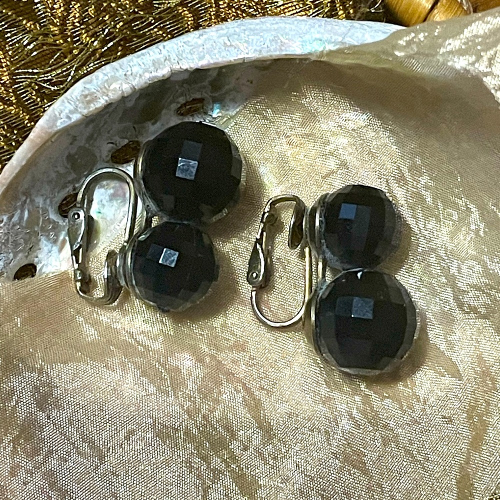 Vintage Dalsheim black clip-on earrings